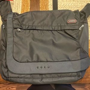 Great condition!! Tumi T Tech black laptop messenger bag